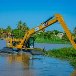 L’OLAC ACQUIERT UNE PELLE AMPHIBIE POUR LA FAUCARDAGE DES PLANTES AQUATIQUES ENVAHISSANTES