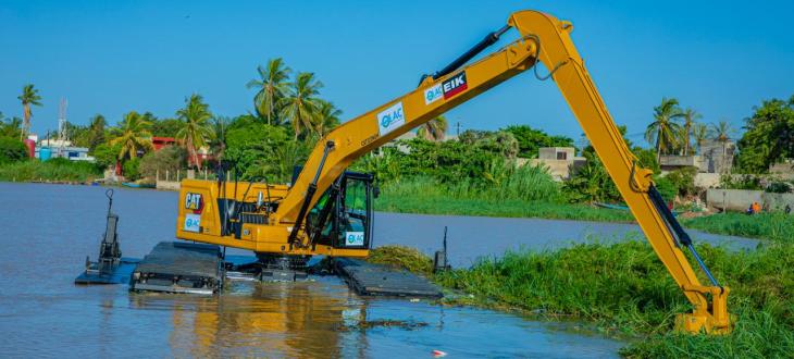 L’OLAC ACQUIERT UNE PELLE AMPHIBIE POUR LA FAUCARDAGE DES PLANTES AQUATIQUES ENVAHISSANTES